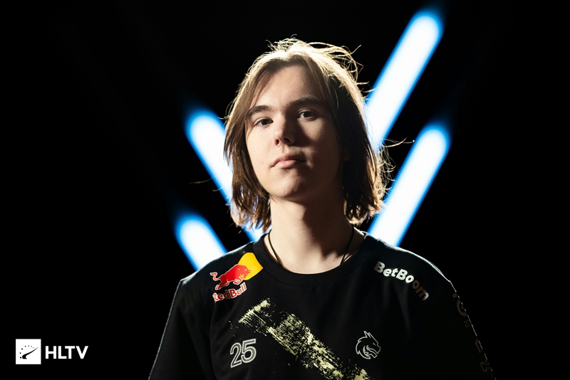 当时她以坚 当时她以坚